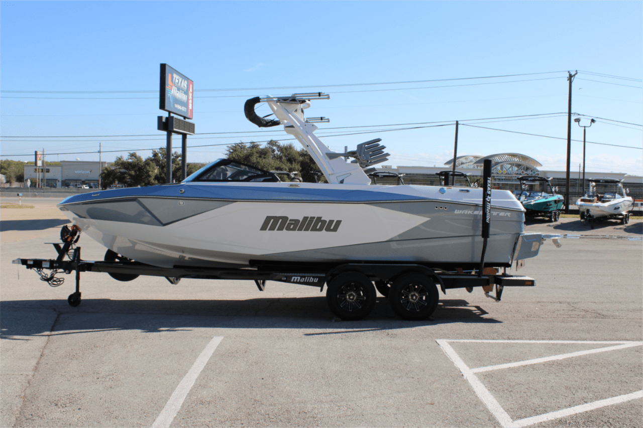 2025 Malibu 23 LSV