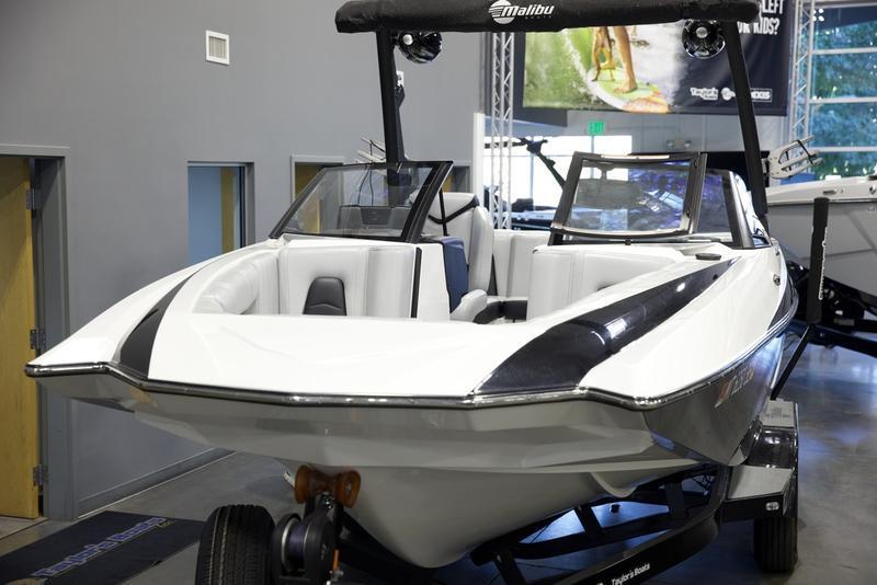 2021 Malibu 21 MLX