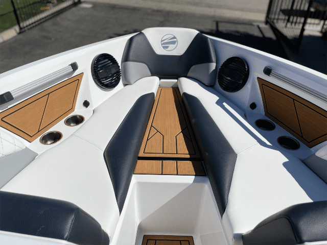 2024 TIGE Z3 23.5 foot wavemaker