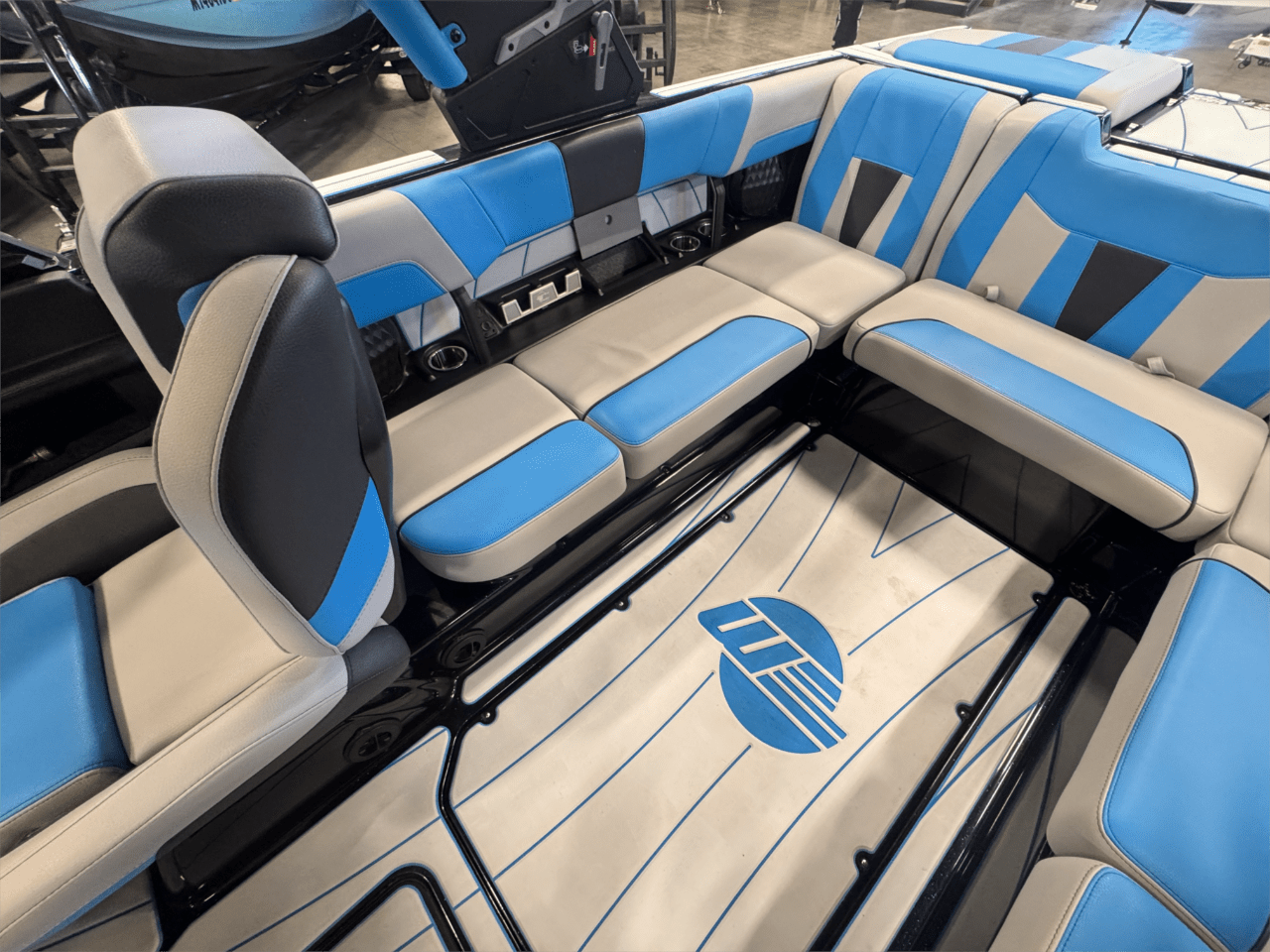 2022 Malibu 23 LSV