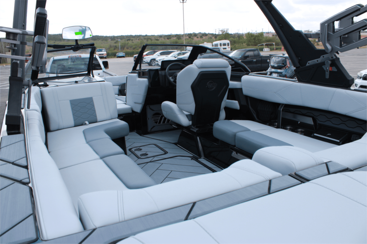 2025 Malibu 23 LSV