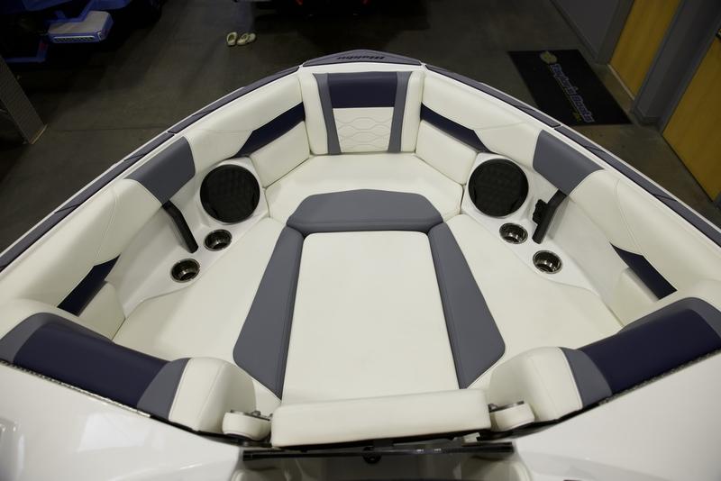 2025 Malibu 23 LSV