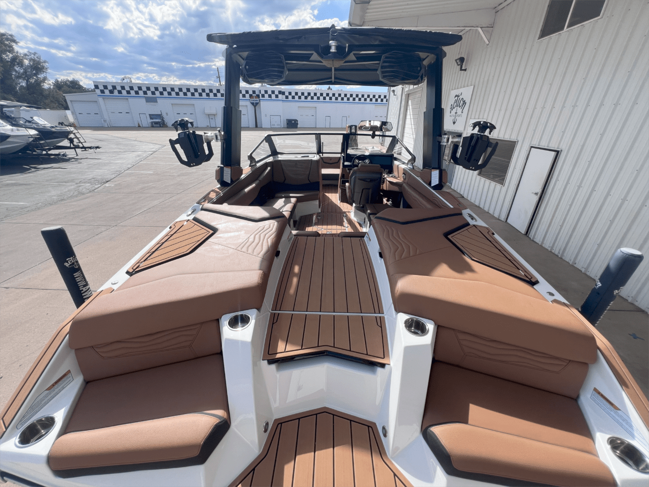 2025 Nautique G23