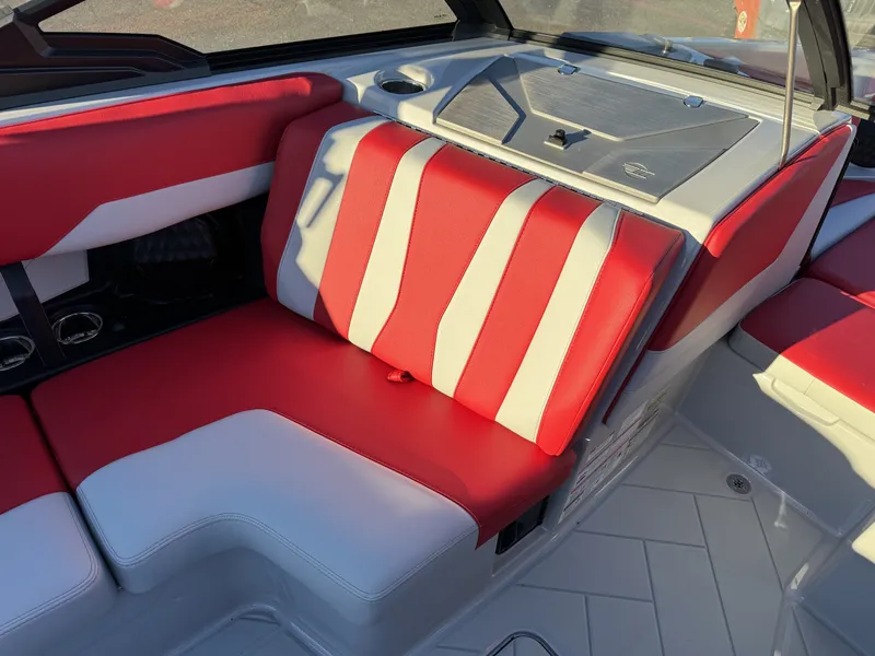 New 2024 Malibu 22 LSV