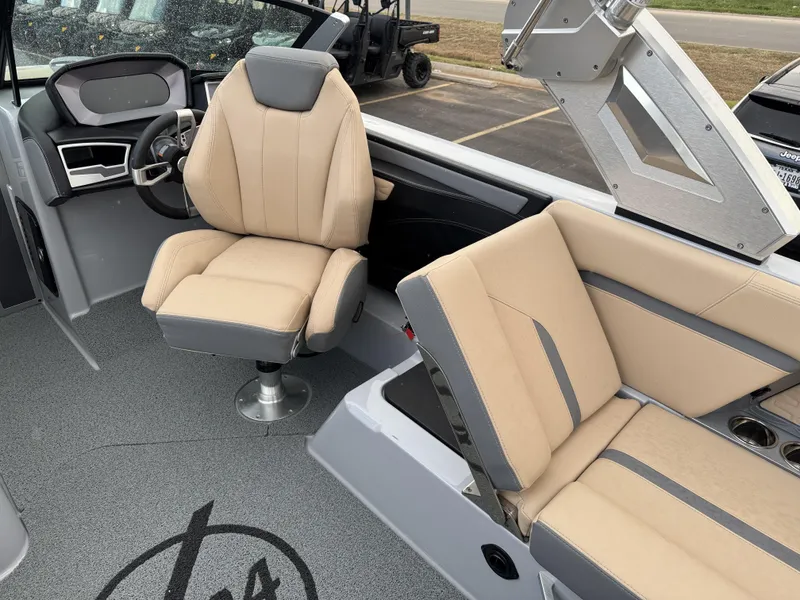 2023 MasterCraft X24