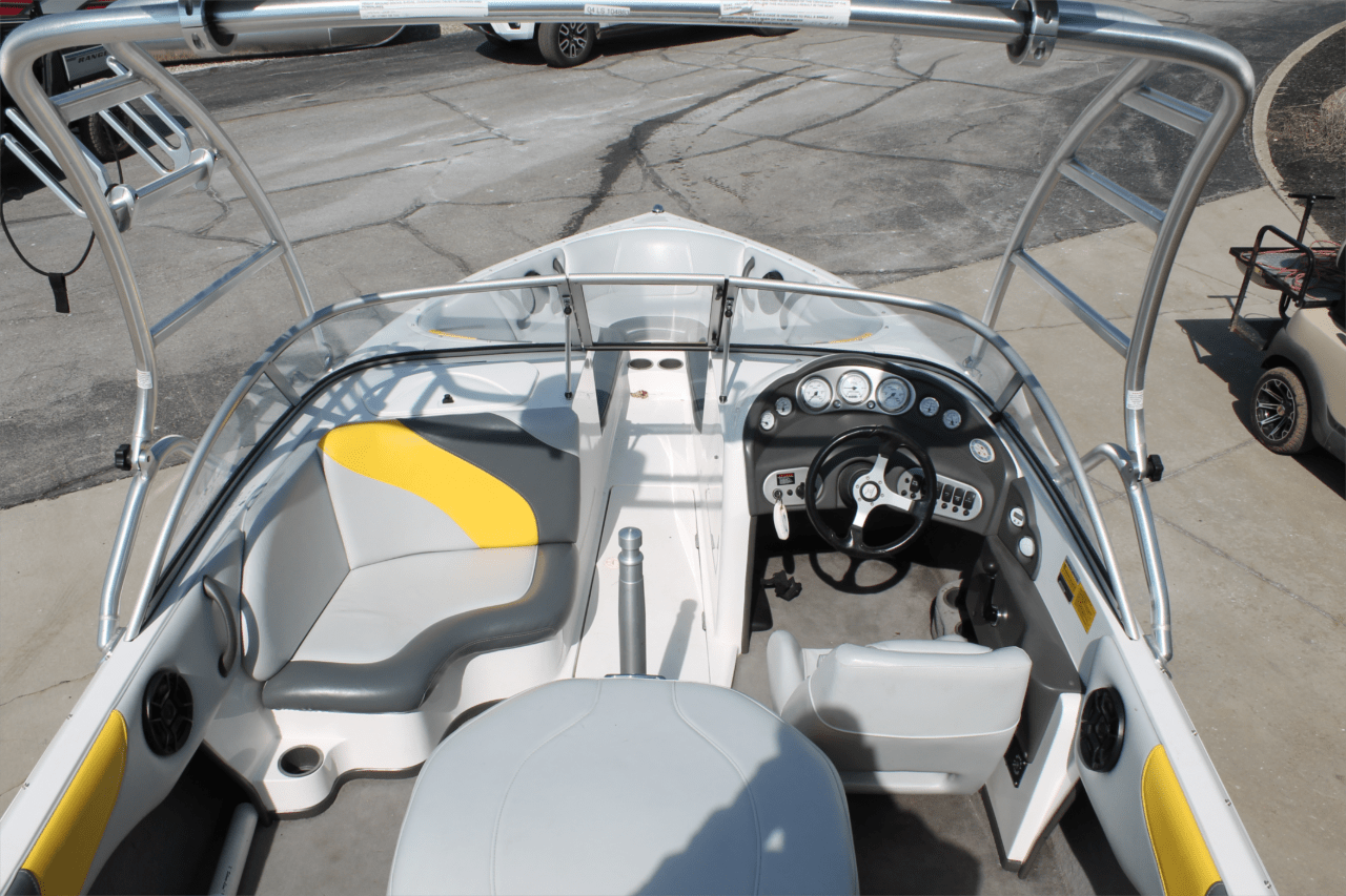 2004 MOOMBA MOBIUS