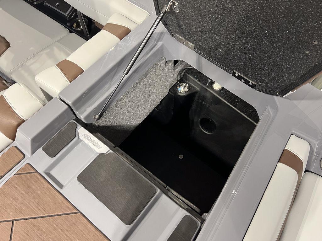 2025 Malibu 23 LSV