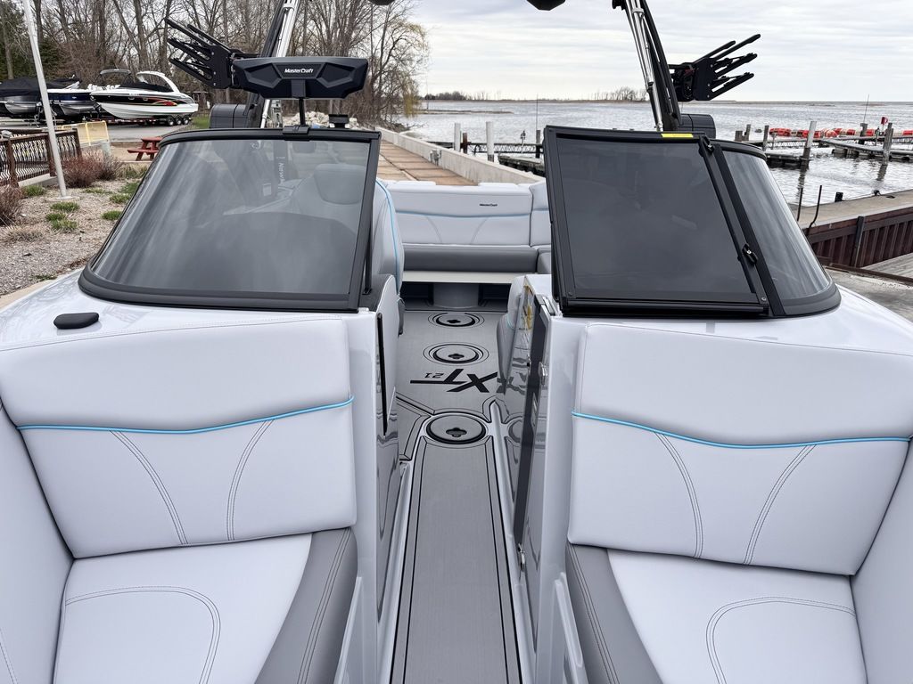 2022 MasterCraft XT21