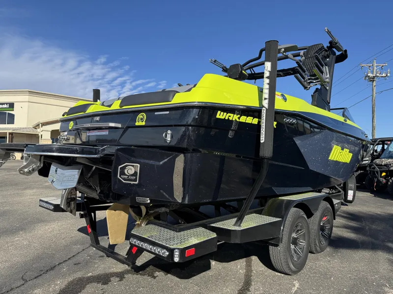 2025 Malibu 23 LSV