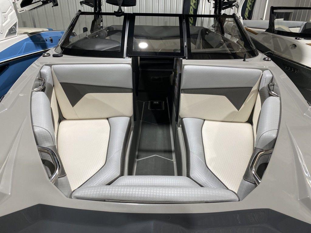 2025 Supreme Boats S220