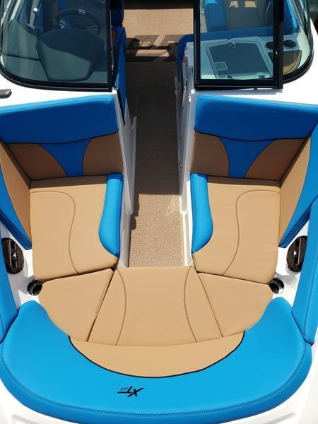 2021 MasterCraft XT22 – Lift kept, super clean