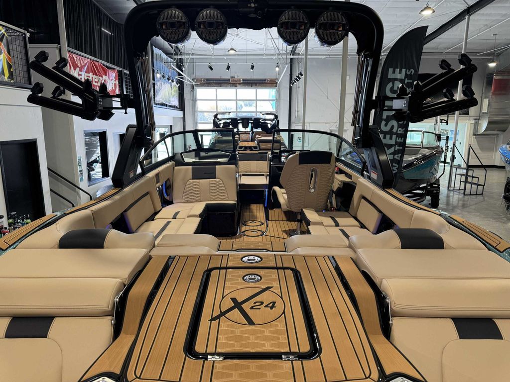 2025 MasterCraft X24