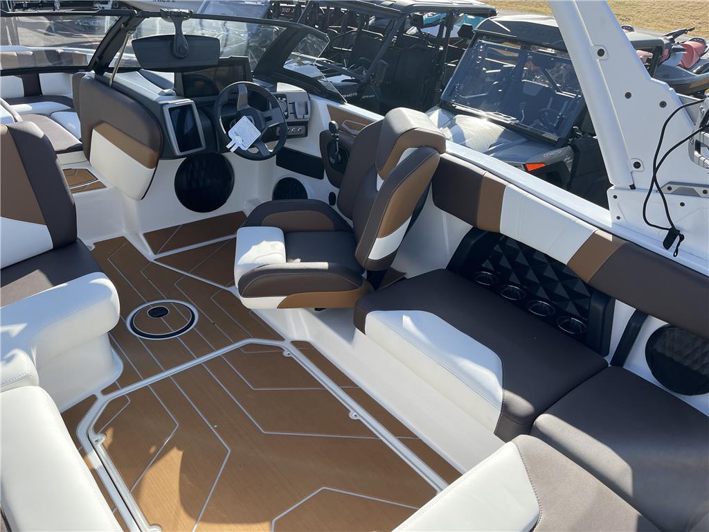 2024 Malibu Boats Wakesetter 21 LX