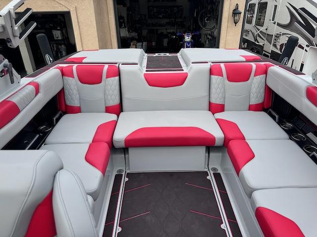 2022 Malibu M220 M6DI with trailer