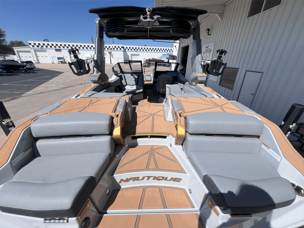2025 Nautique Paragon G23