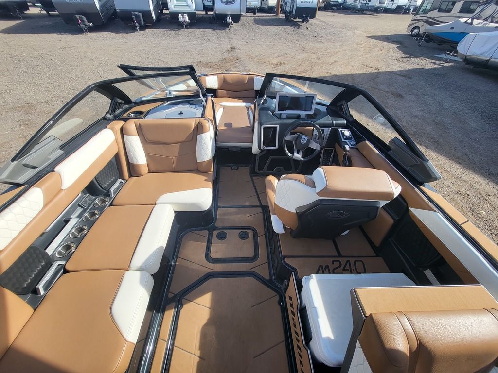 2022 Malibu Boats M240