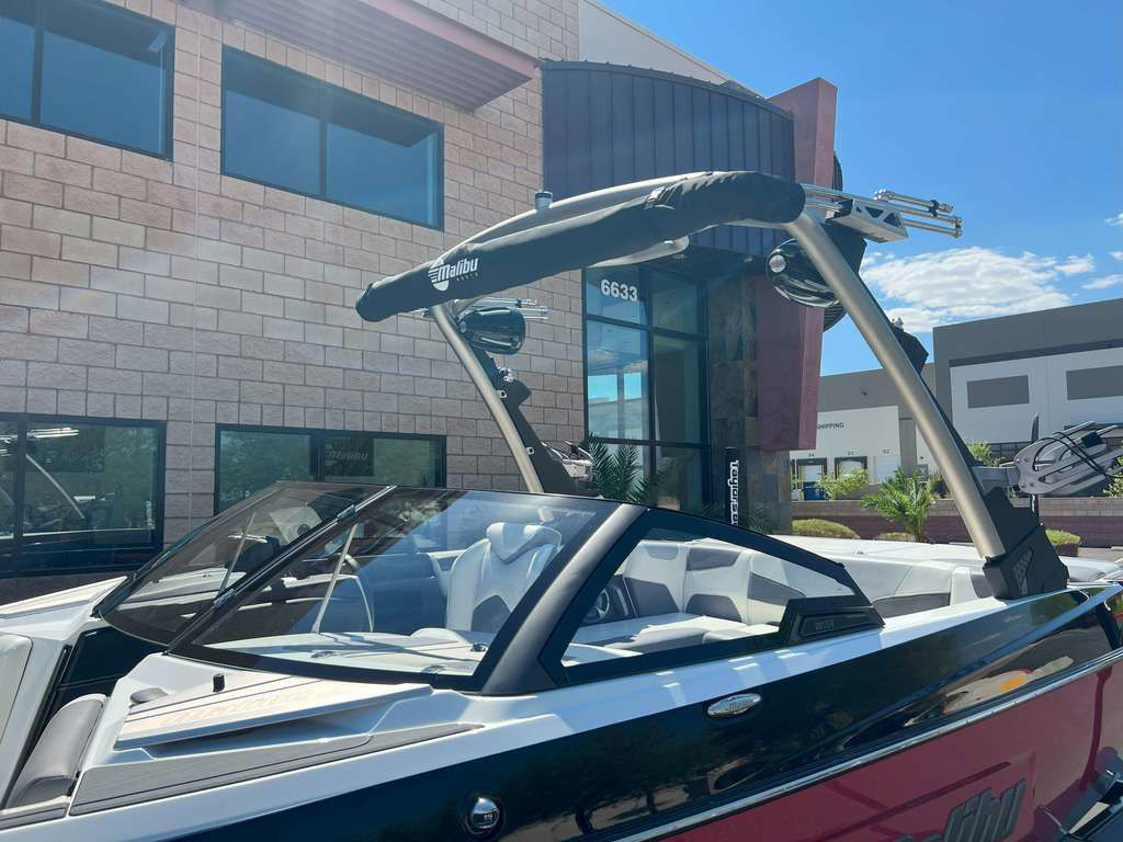 2021 Malibu 22 LSV