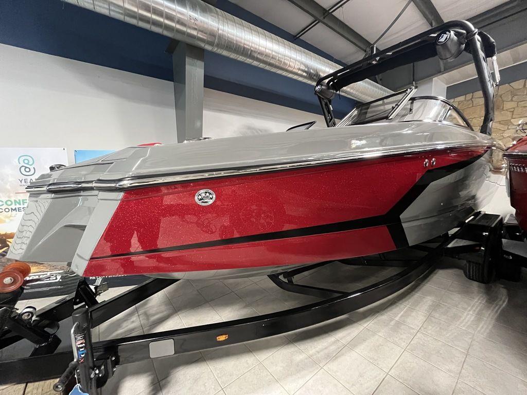 2023 Heyday Wake Boats WT-Surf