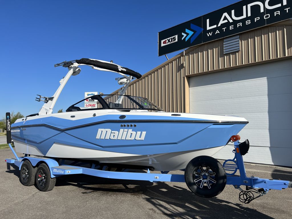 2024 malibu boats 22-LSV