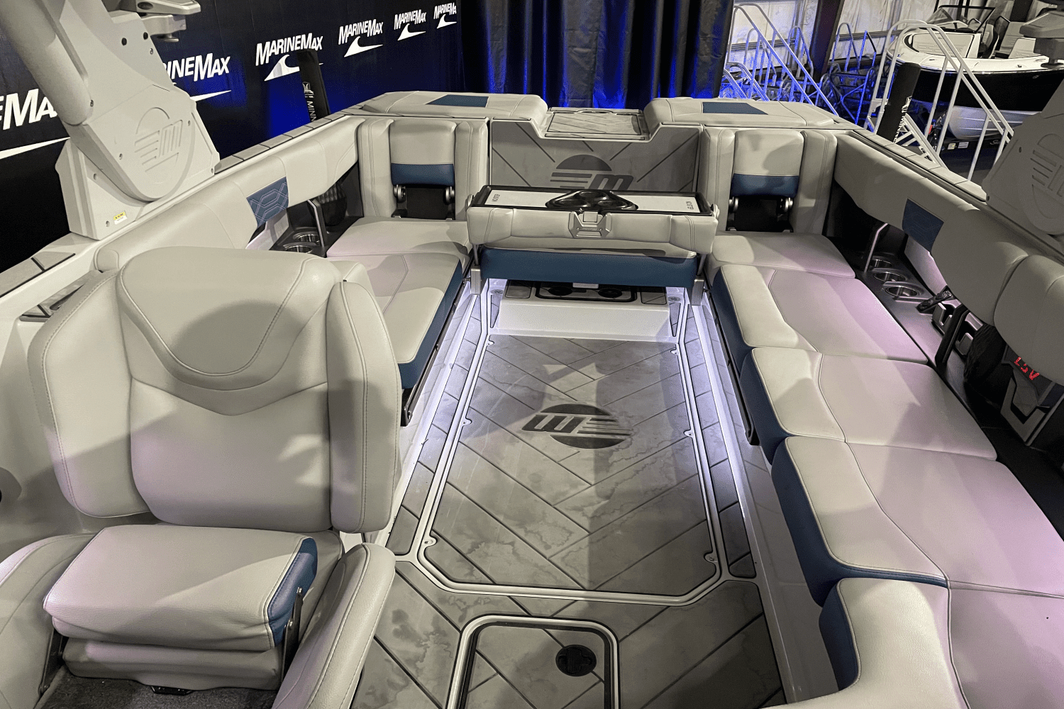 2022 Malibu Wakesetter 25LSV