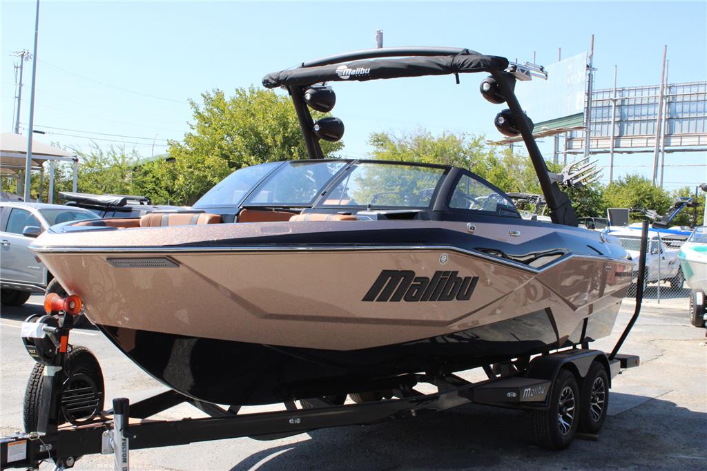 2023 Malibu 22 LSV