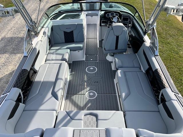 2024 MasterCraft XT25