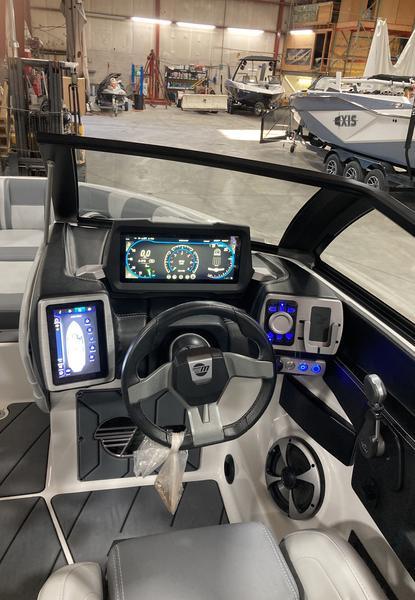 2021 Malibu 23 LSV