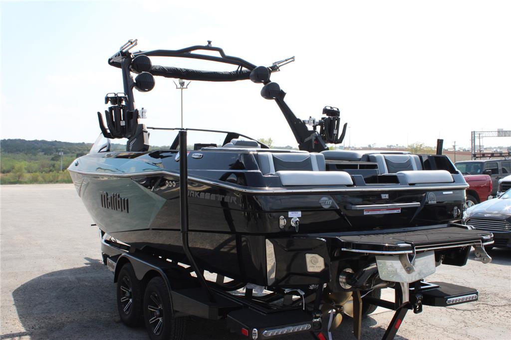 2024 Malibu 23 LSV
