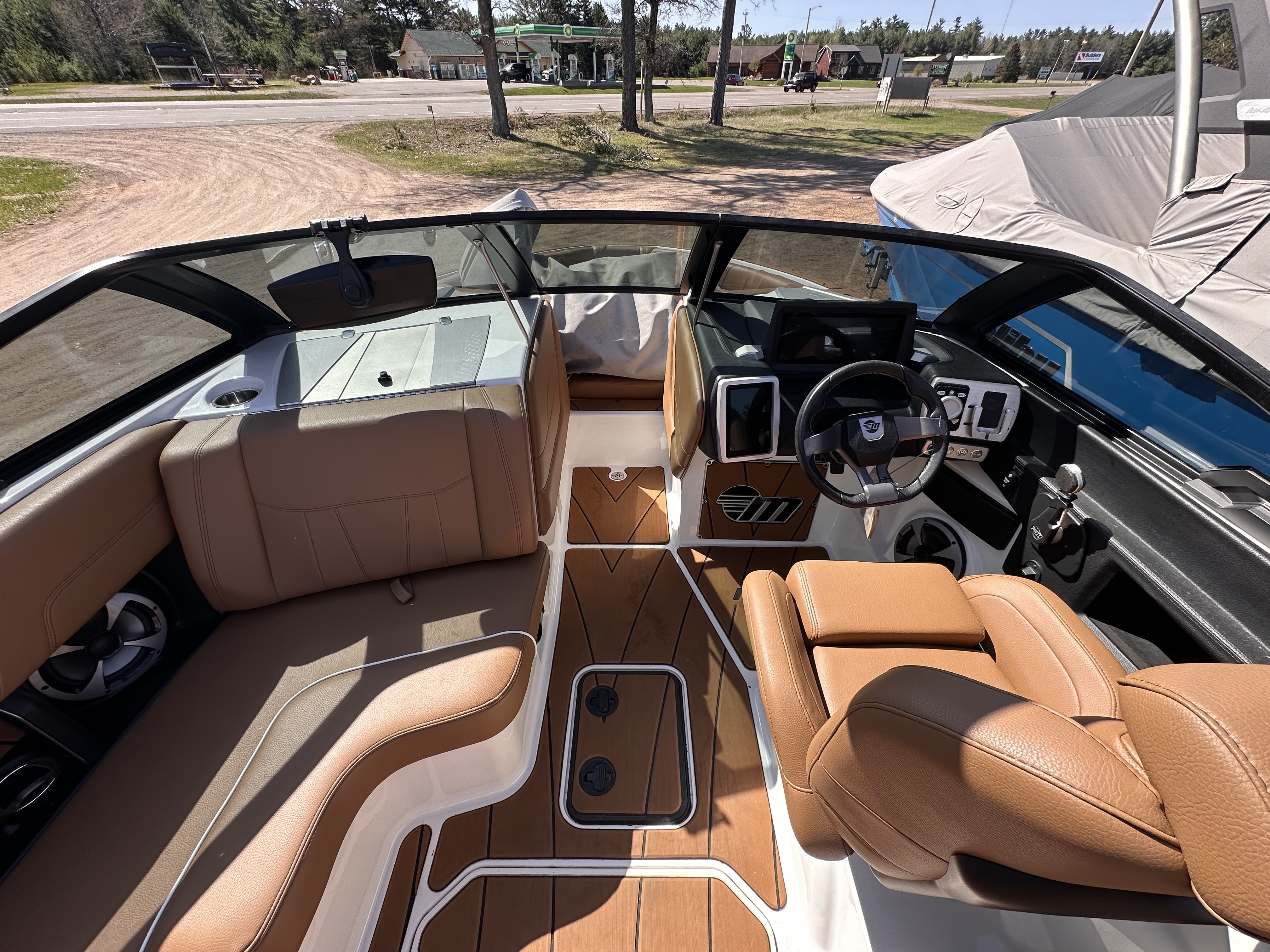 2021 Malibu 23 LSV M6Di