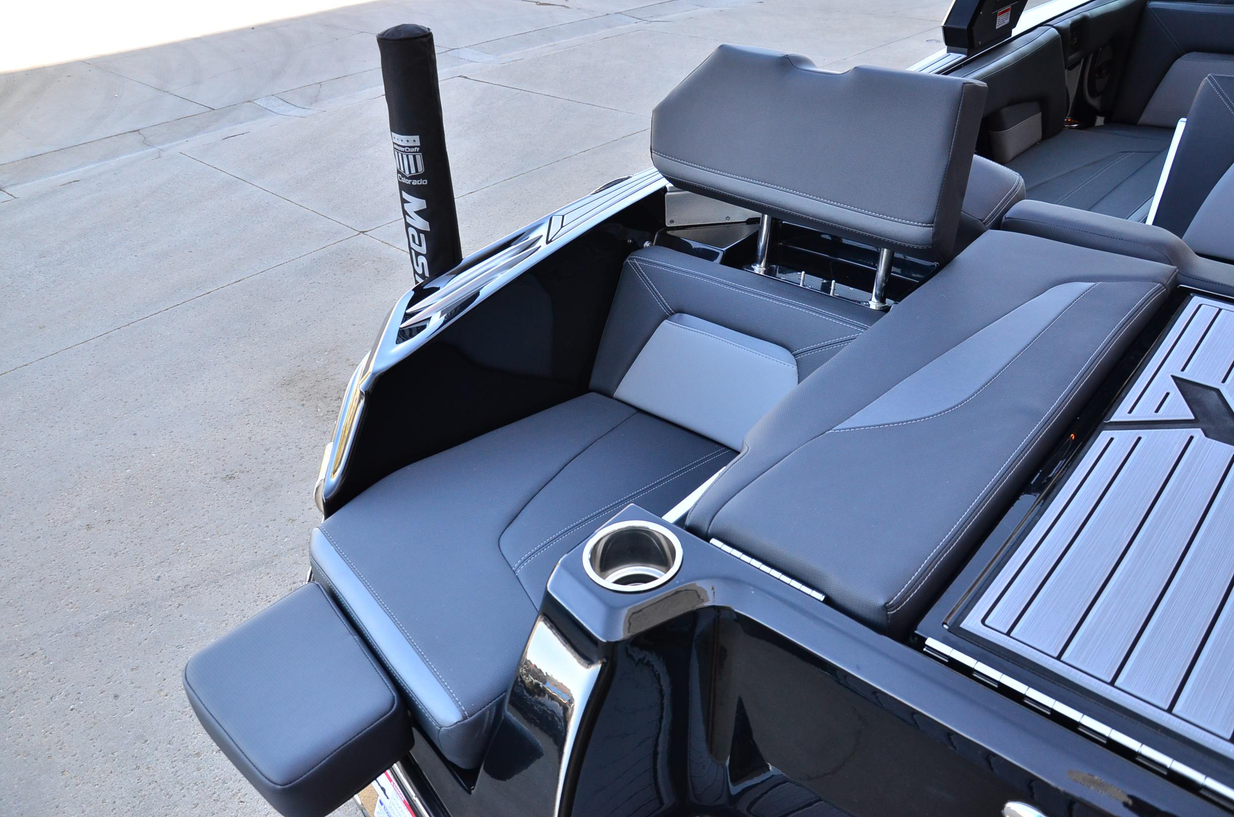 2024 MasterCraft XstarS – Ilmor 6.2 SuperCharged, LOADED! 2024 Model Year End Clearance!
