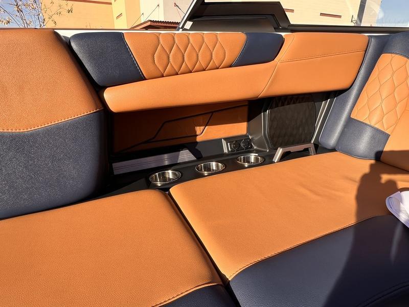 2023 Malibu M220