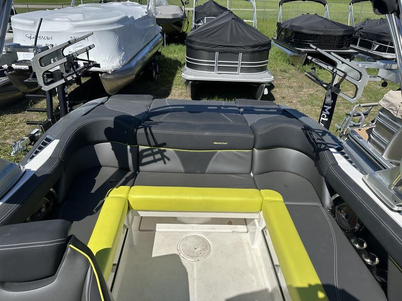 2021 MasterCraft XT21