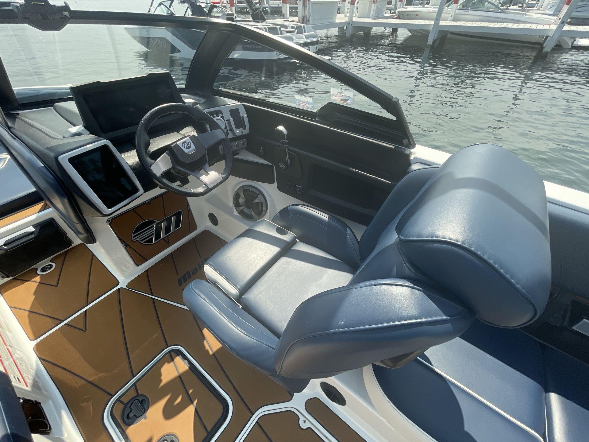2021 Malibu 23 LSV