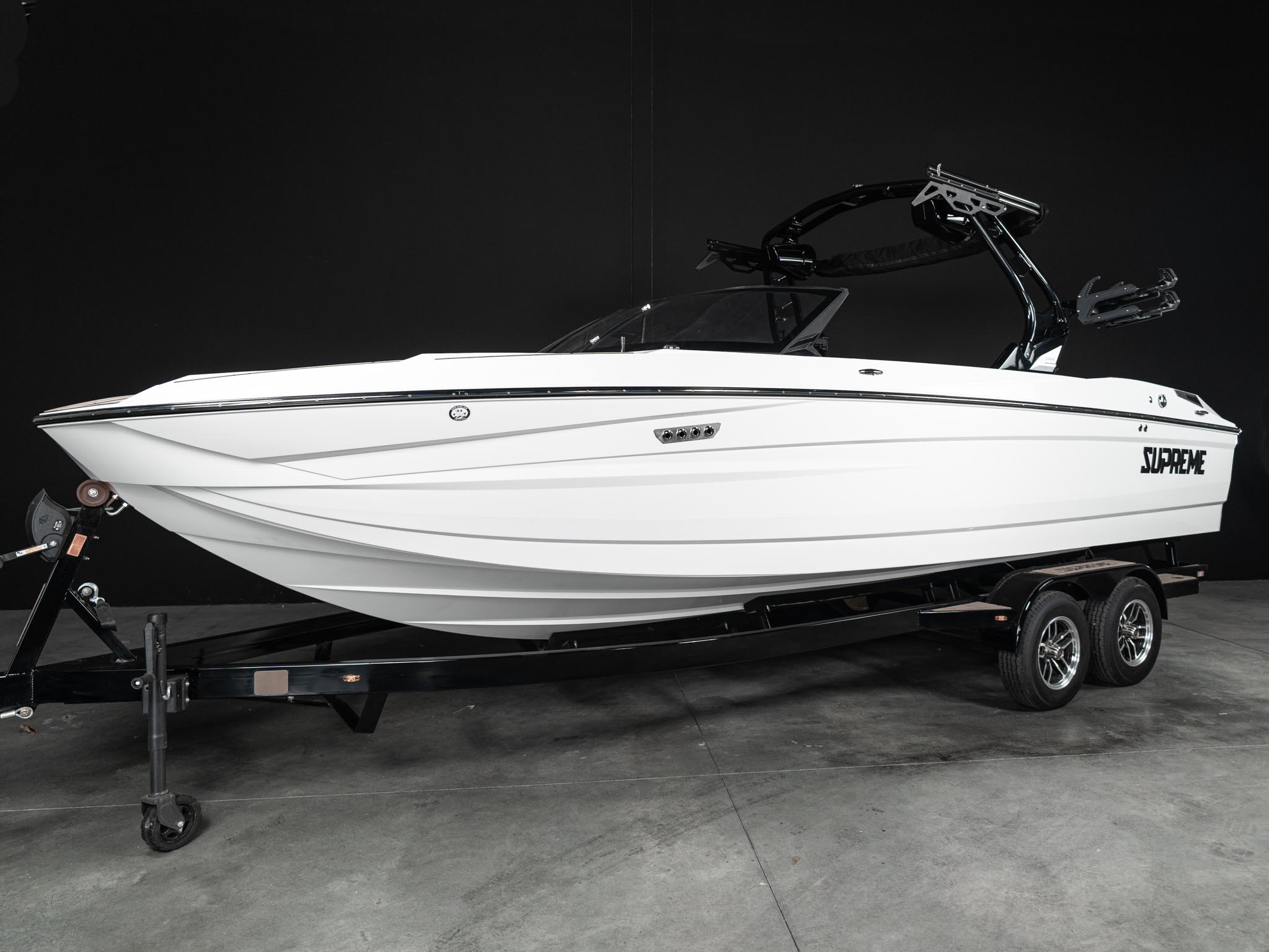 2025 Supreme S240 &#8211; White Frost / Castano Brown Interior