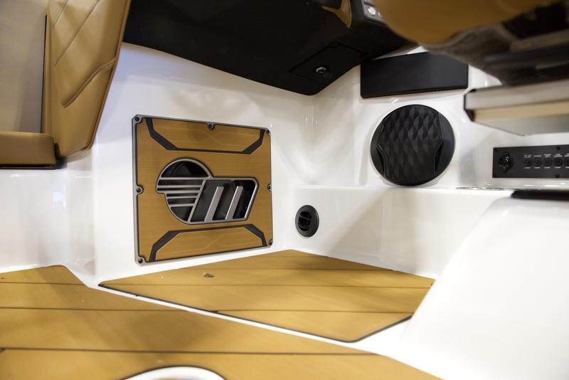 2025 Malibu 23 LSV