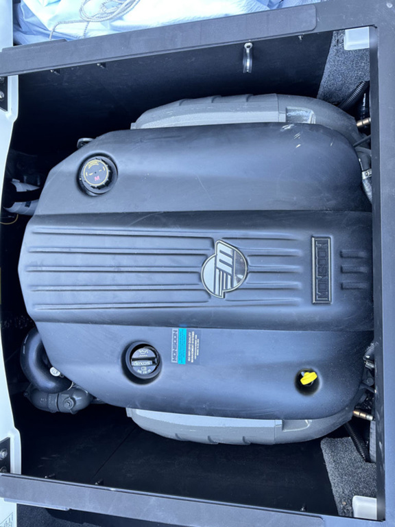 2024 Malibu 21 LX-R