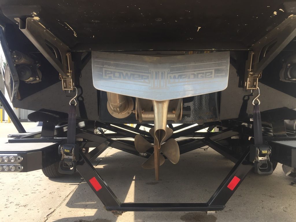 2022 Malibu Boats 21 LX
