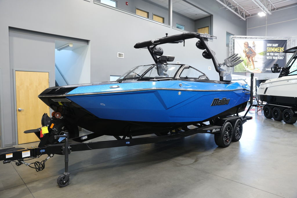 2024 Malibu 23 LSV
