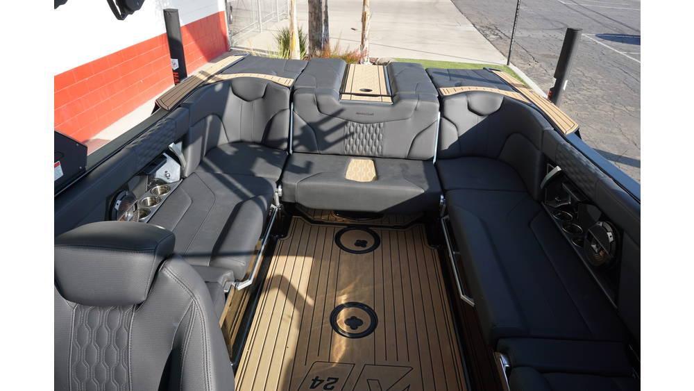 2022 MasterCraft XT24
