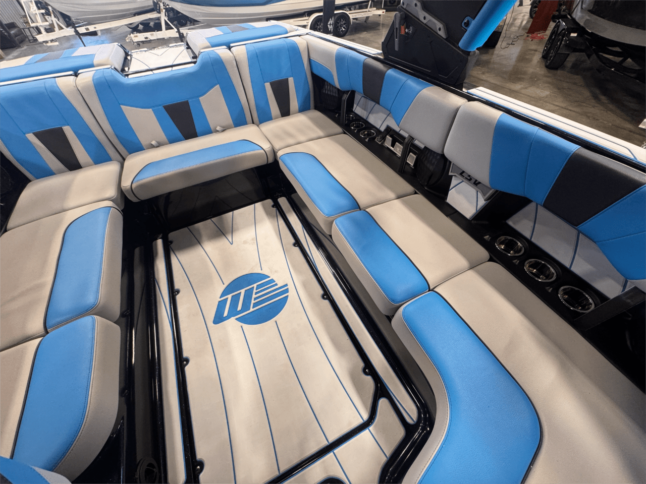 2022 Malibu 23 LSV