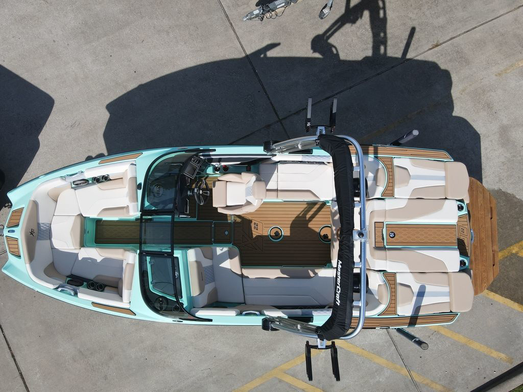 2023 MasterCraft XT22
