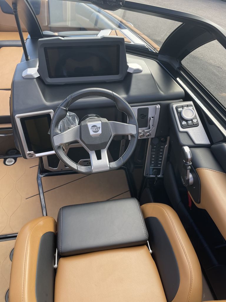 2022 malibu boats M220