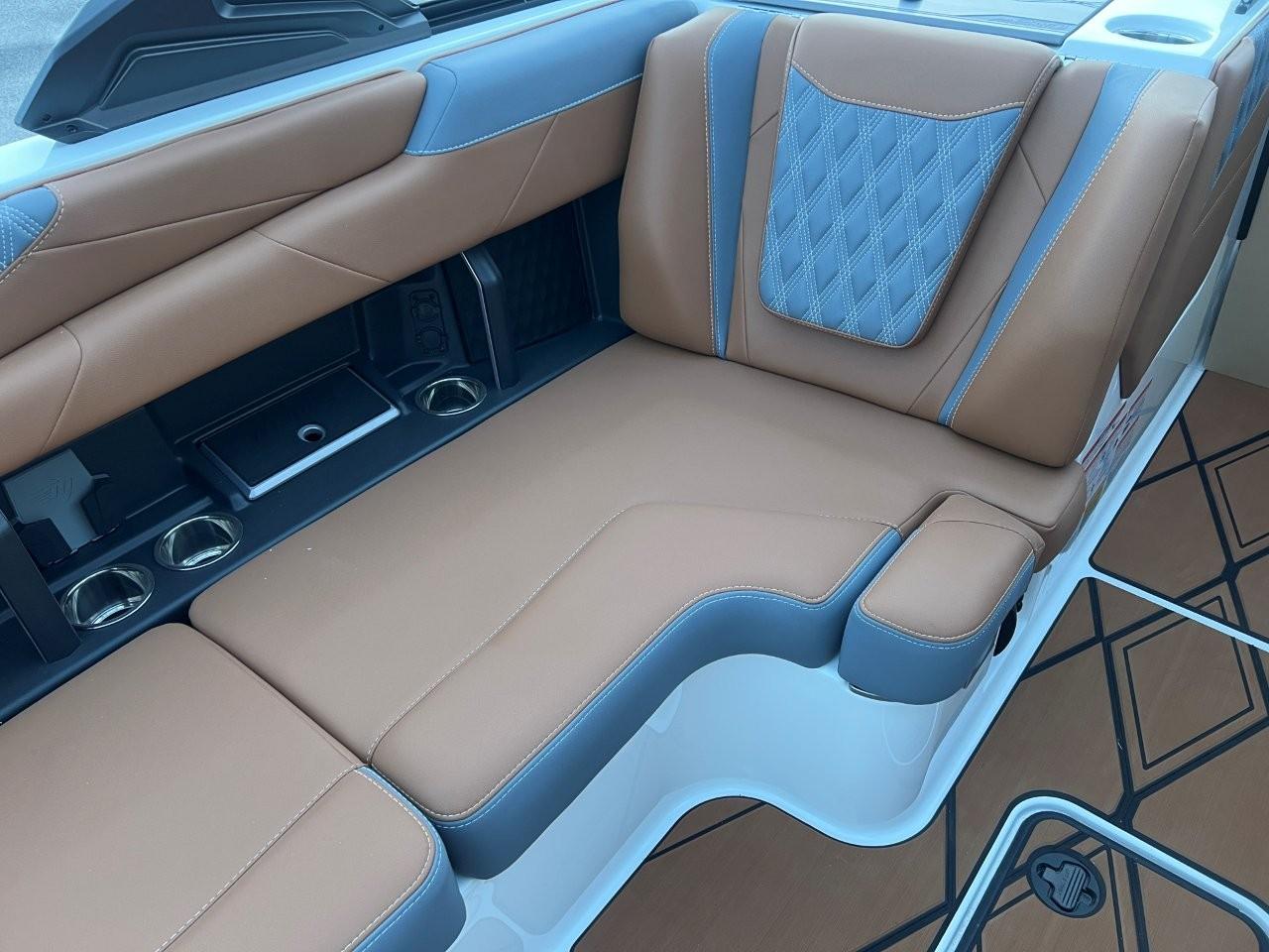 2025 Malibu M230