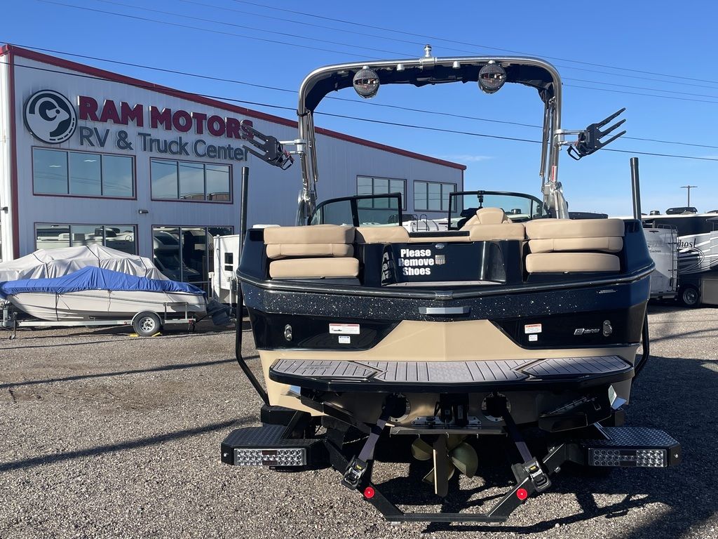 2023 MasterCraft XT23