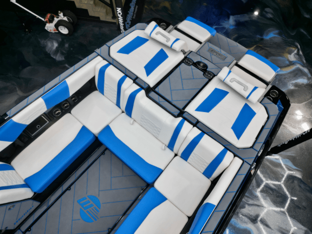 2022 Malibu Wakesetter 25 lSV