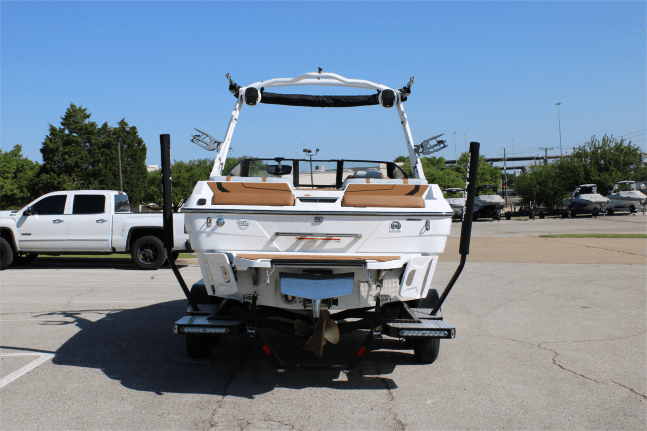 2025 Malibu 22 LSV