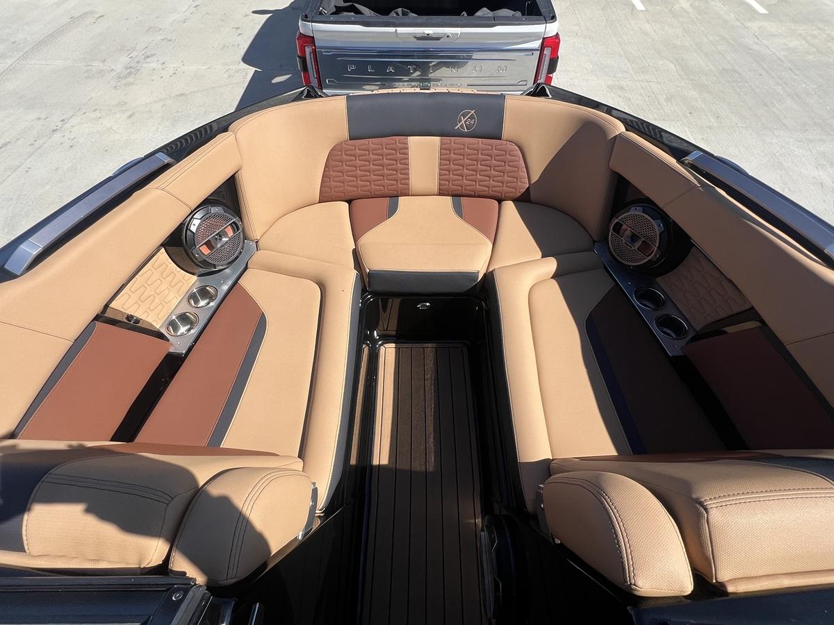 2021 MasterCraft X24