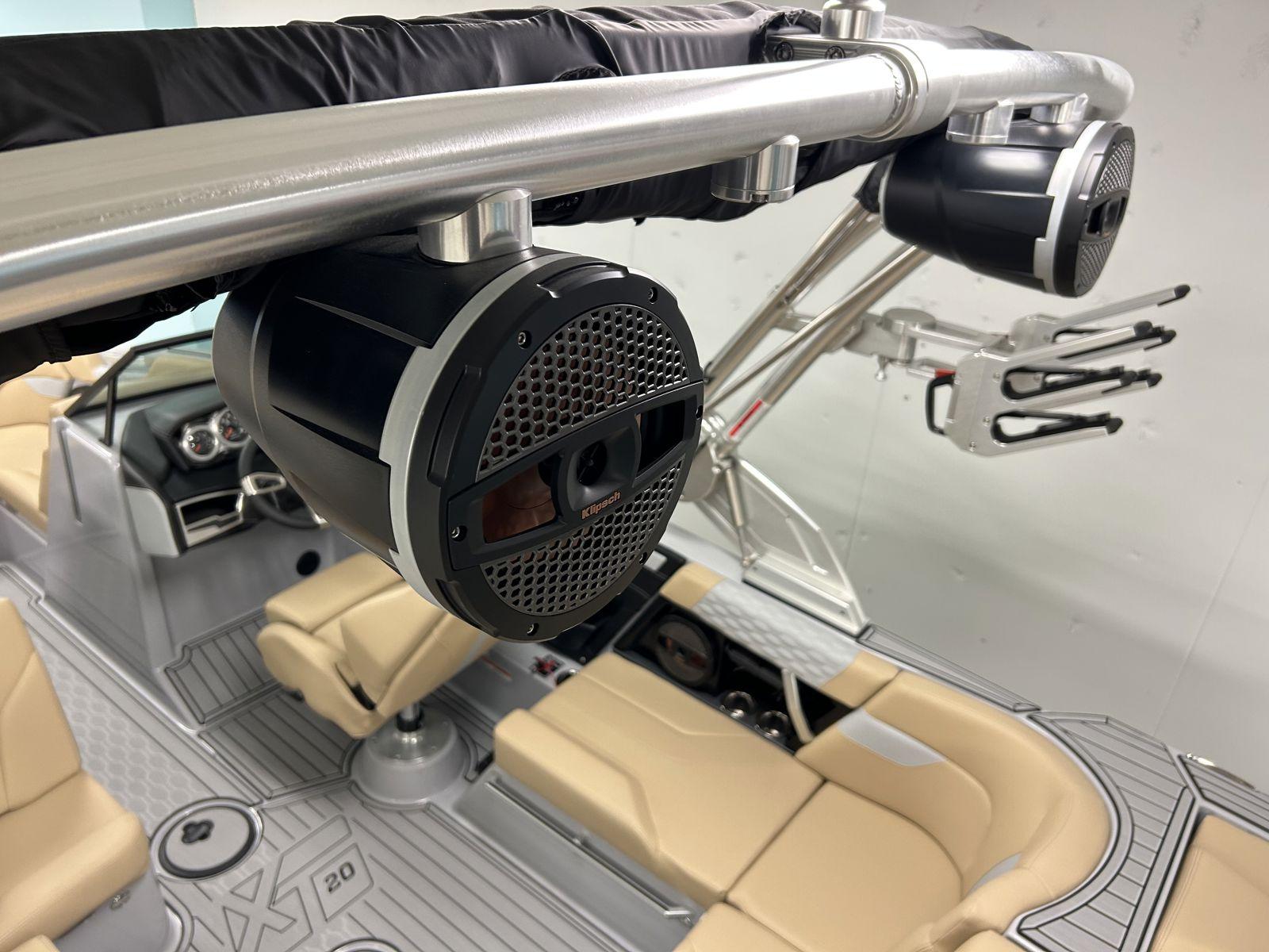 2024 MasterCraft XT20