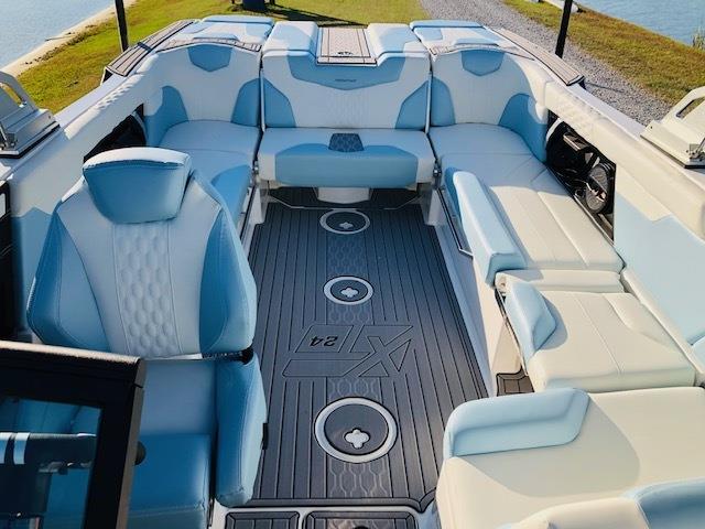 2023 MasterCraft XT24