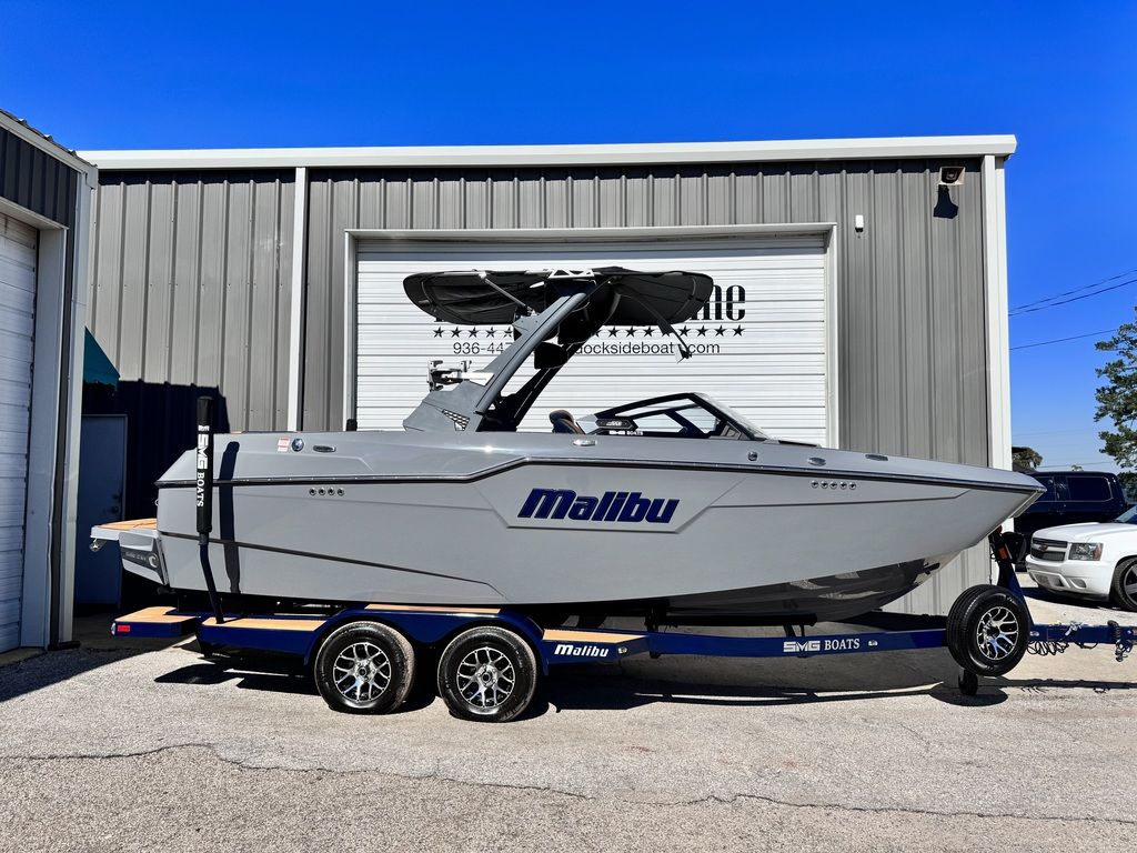 2021 Malibu Boats M220